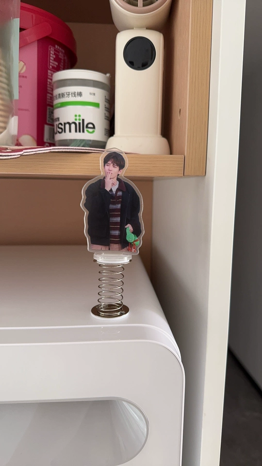 Buy 1 Get 1 - Custom Acrylic Shaking Bobblehead Standee photo review