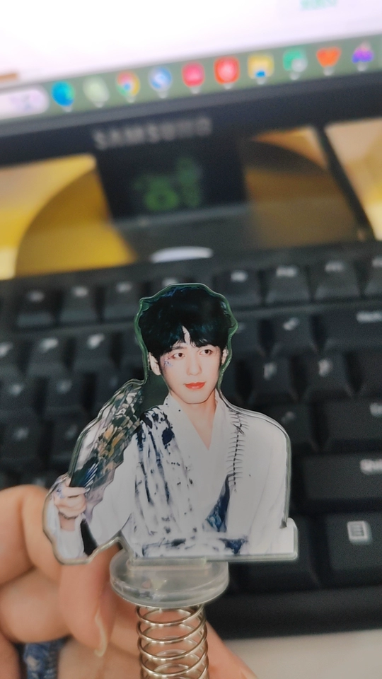 Buy 1 Get 1 - Custom Acrylic Shaking Bobblehead Standee photo review