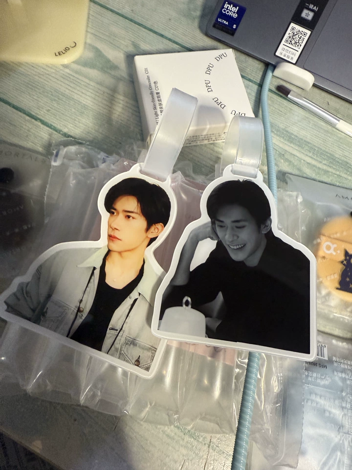 (Buy 1 Get 1 Free) Custom Acrylic Photo Tag – Personalized Travel Accessory for Suitcases & Bags photo review