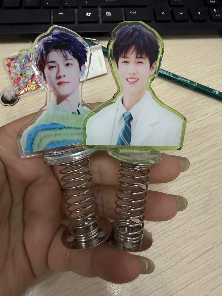 Buy 1 Get 1 - Custom Acrylic Shaking Bobblehead Standee photo review